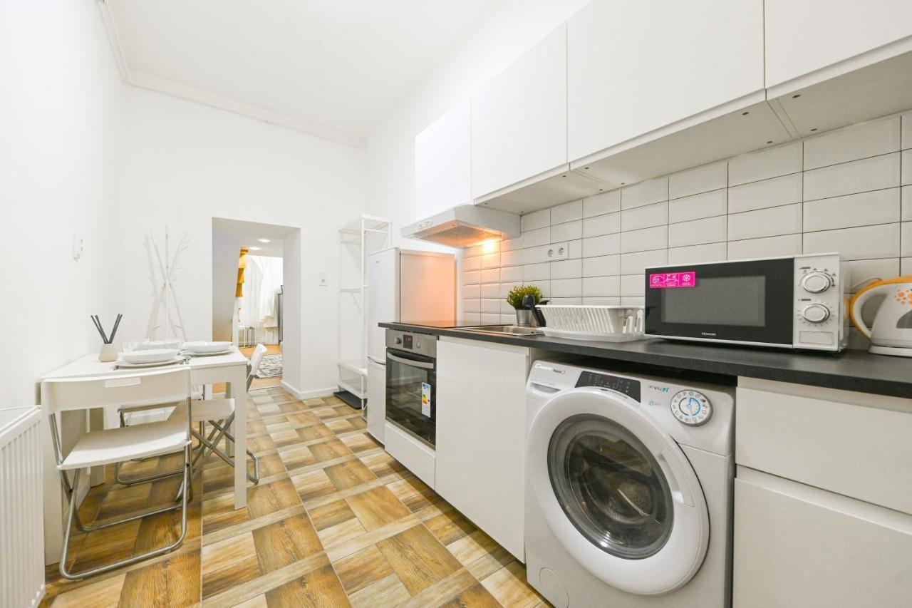 Charming Apartment In Damjanich Str., Lucas — Photos 1